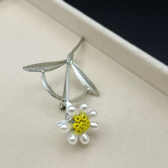 Silver with White Pearl Beaded and Enamel Stemmed Daisy Flower Pin Back Brooch - Picture 6 of 8